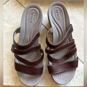 Crocs Leighann mini wedge leather sandal size 6
